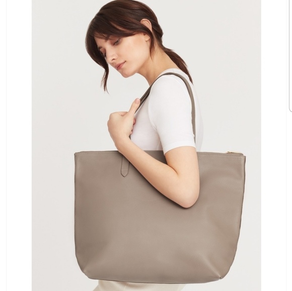 Cuyana Handbags - Cuyana Classic Tote